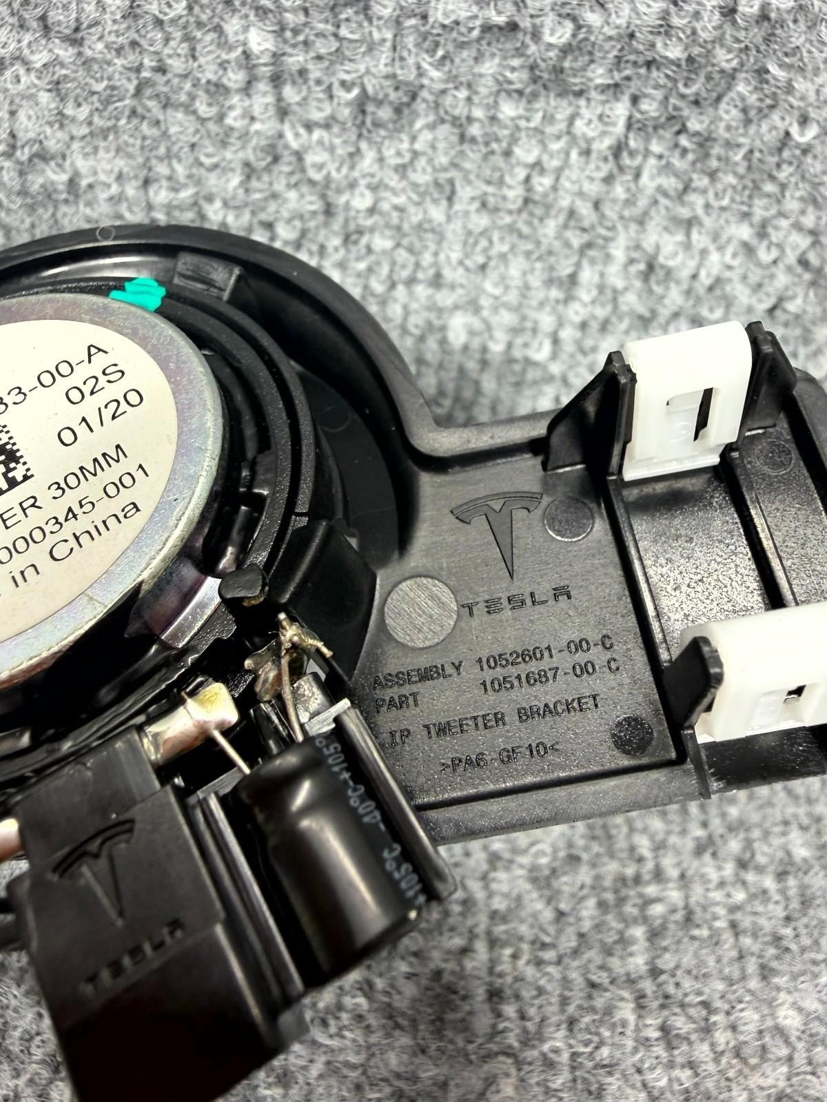 12-20 Tesla Model X Front Left Or Right Tweeter Speaker w/ Bracket OEM 100483300