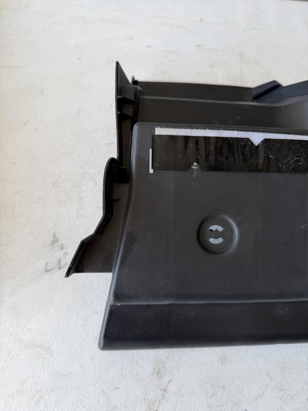♦️17-23 TESLA MODEL 3 LEFT SIDE TRUNK LOAD FLOOR WING BRACKET OEM, 147096700B