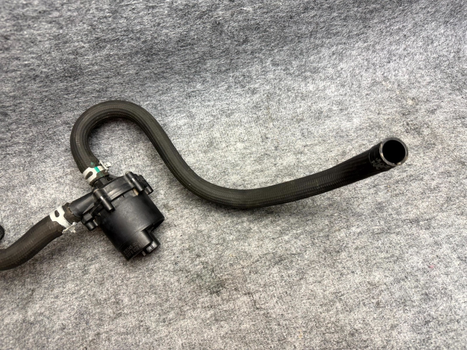 ♦️16-20 TESLA MODEL S COOLANT SYSTEM AUXILIARY WATER COOLANT PUMP OEM,103534800F