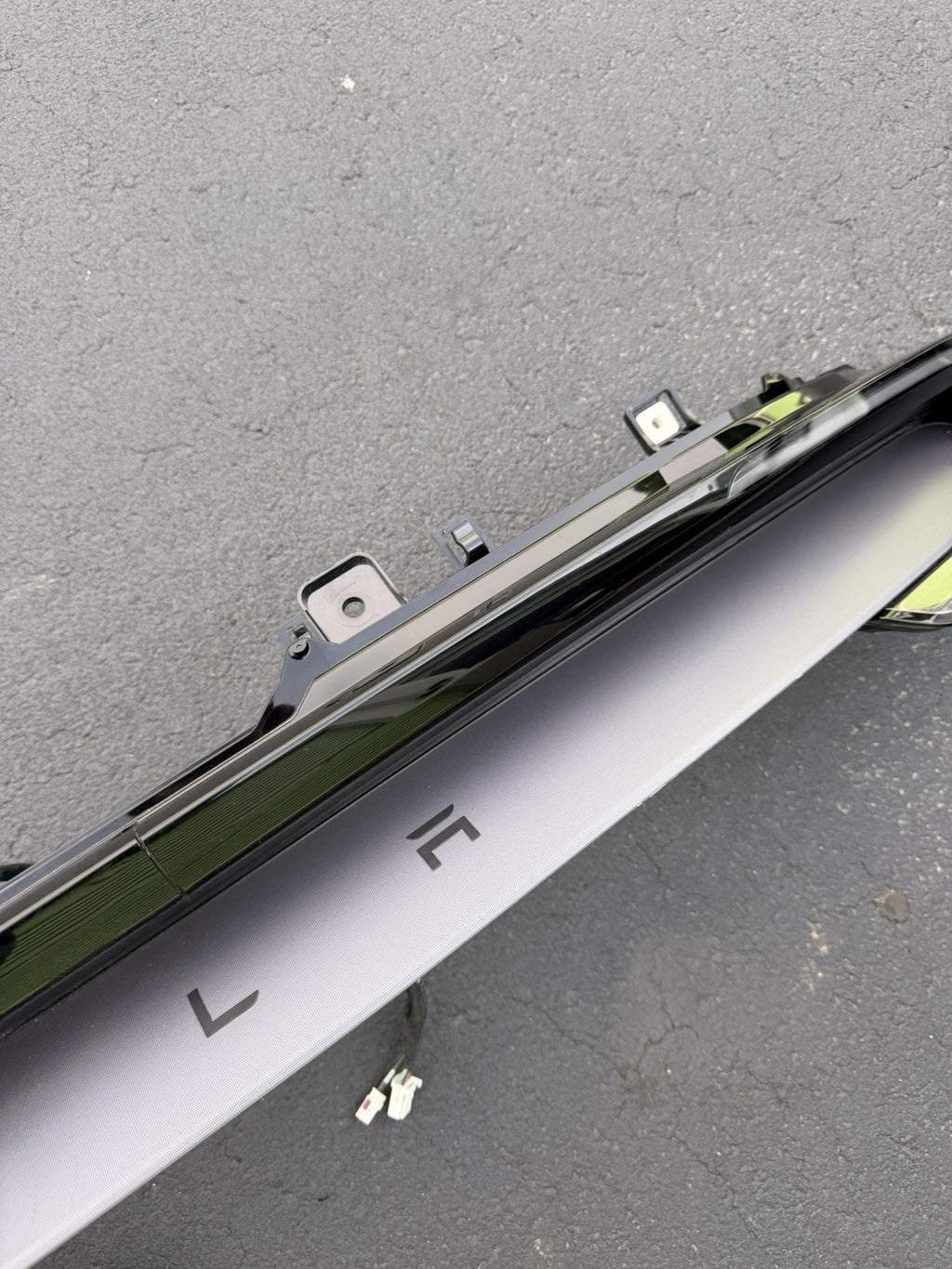 2025 2026 Tesla Model Y Rear Liftgate Lamp Light OEM 2004606-00-B