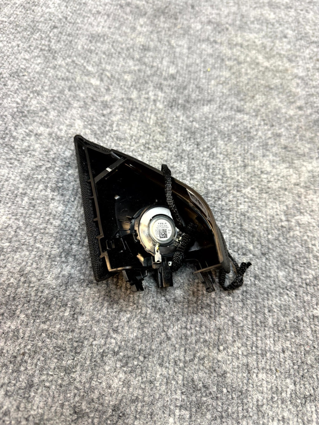 2020-2024 TESLA MODEL Y FRONT RIGHT DOOR CORNER TWEETER SPEAKER OEM, 149820488B