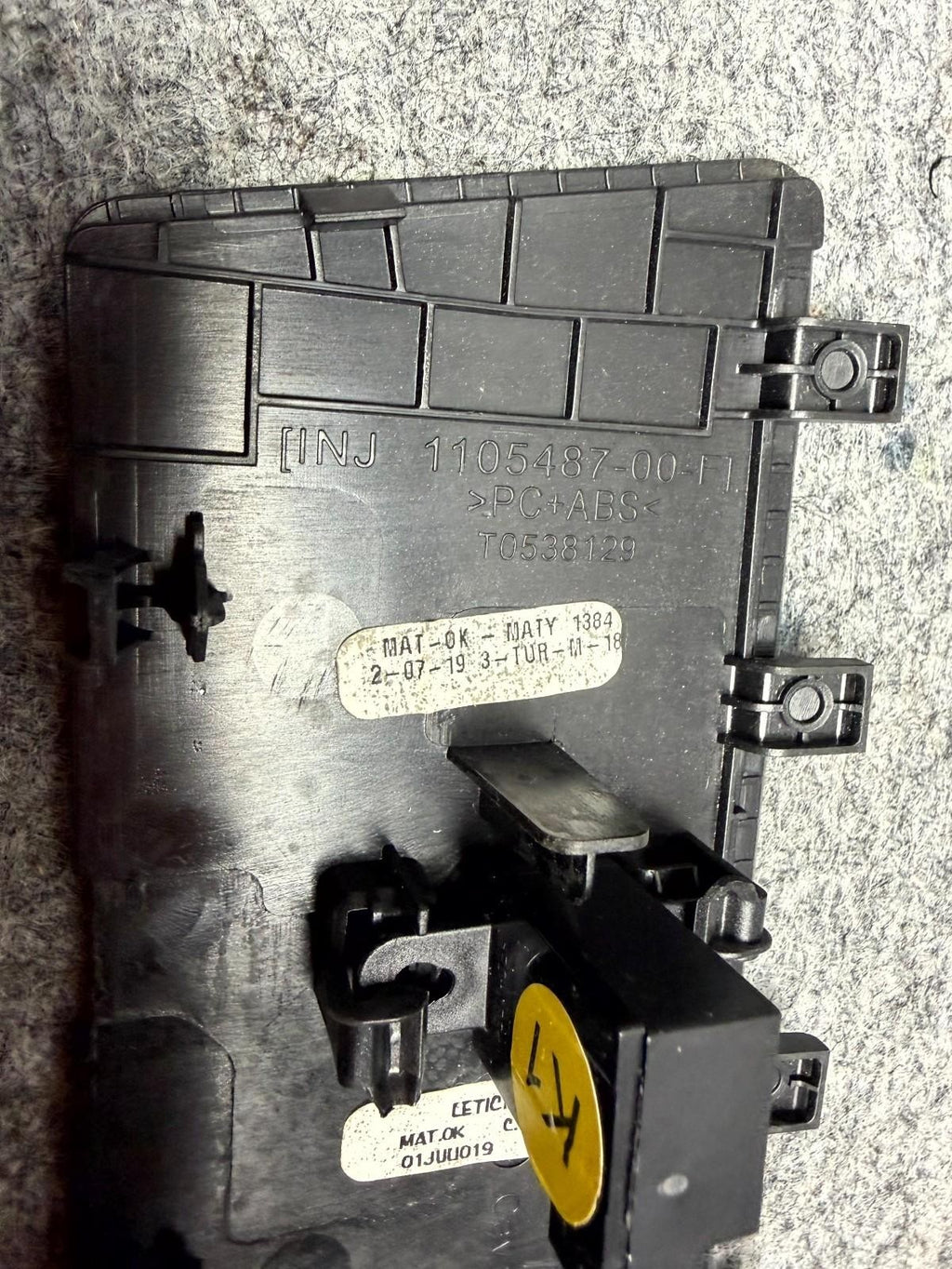 ♦️17-20 TESLA MODEL 3 DISPLAY COVER TRIM W/INTERIOR SENSOR OEM, 1105487-00-F
