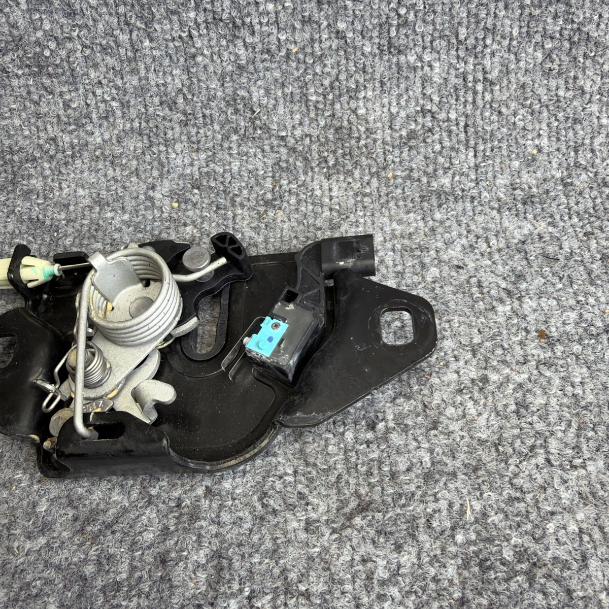 TESLA MODEL Y HOOD LATCH LOCK 2020 2021 2022 2023 2024 1500397-00-E OEM