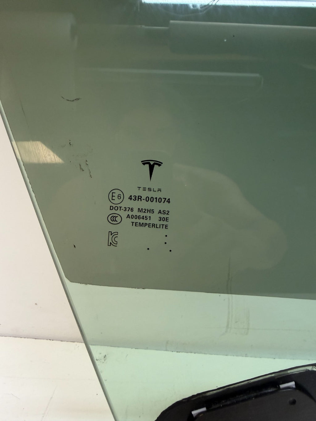 12-20 TESLA MODEL S FRONT RIGHT PASSENGER SIDE DOOR WINDOW GLASS 43R-001074