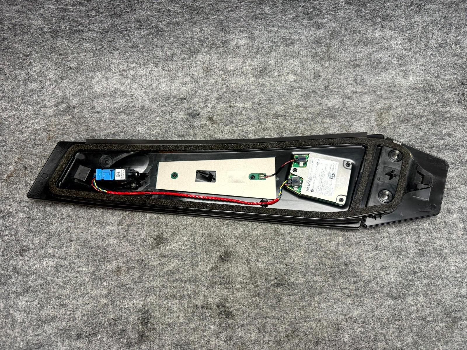 ♦️2017 - 2023 TESLA MODEL 3 RIGHT SIDE B-PILLAR APPLIQUE CAMERA OEM 1100437-00-E