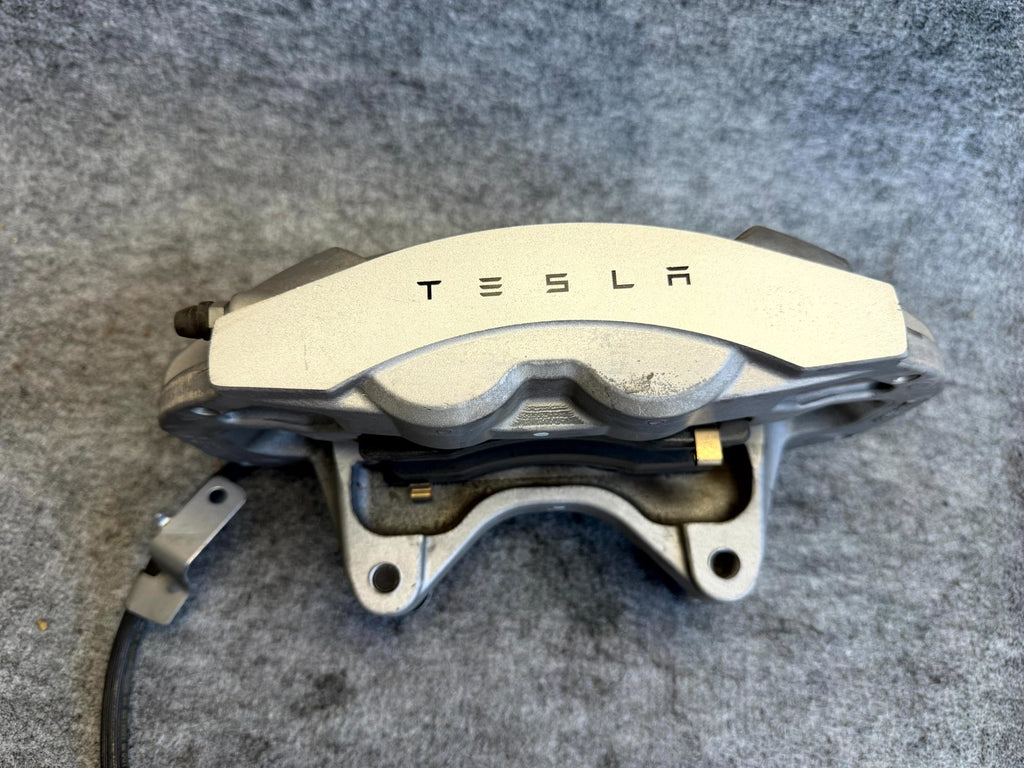 ♦️17-23 TESLA MODEL 3 FRONT LEFT BRAKE CALIPER W/ BRAKE HOSE LINE OEM, 104462100