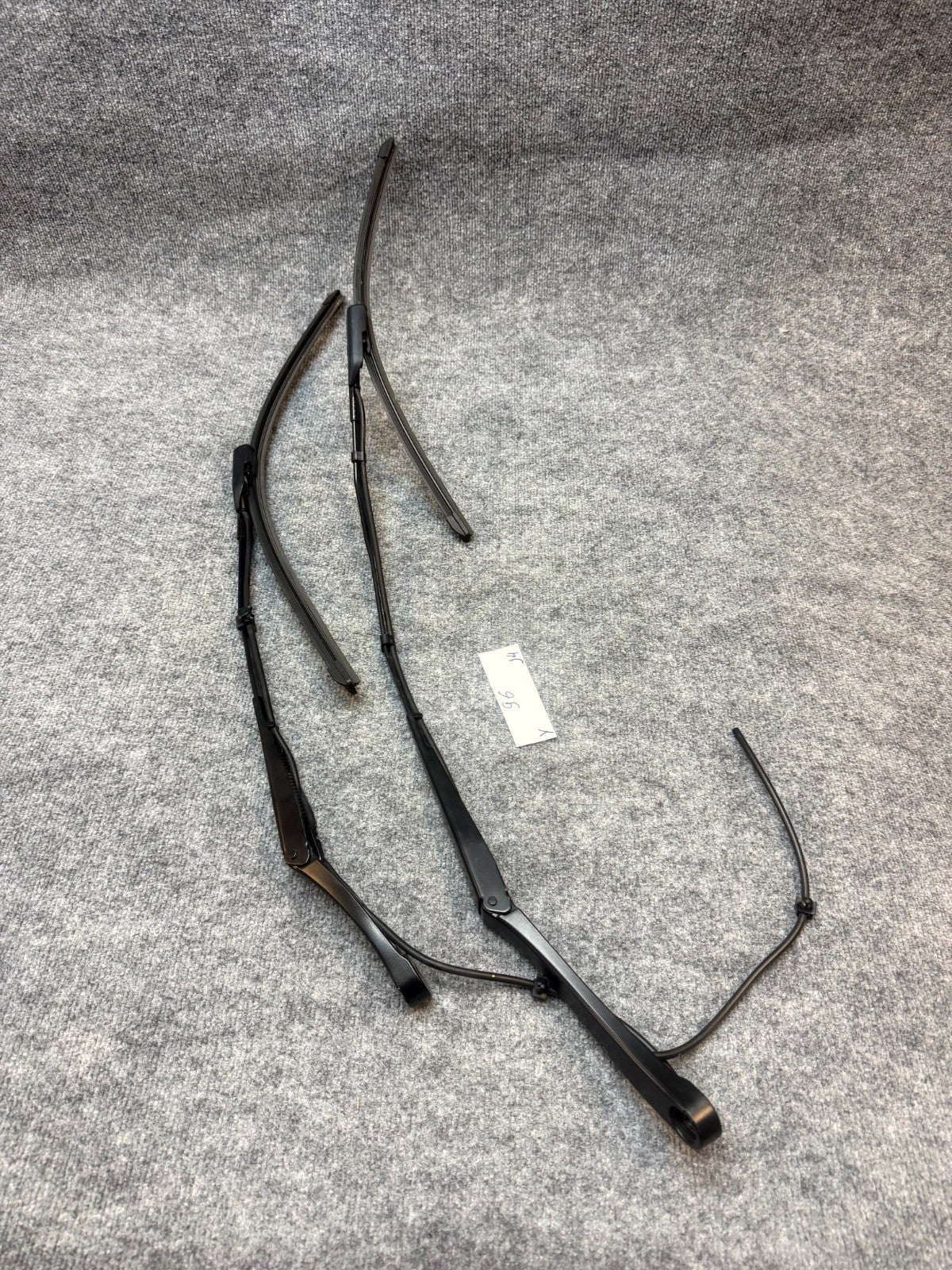 20-24 TESLA MODEL Y FRONT RIGHT WINDSHIELD WIPER WASHER ARM OEM, 1490249-00-B