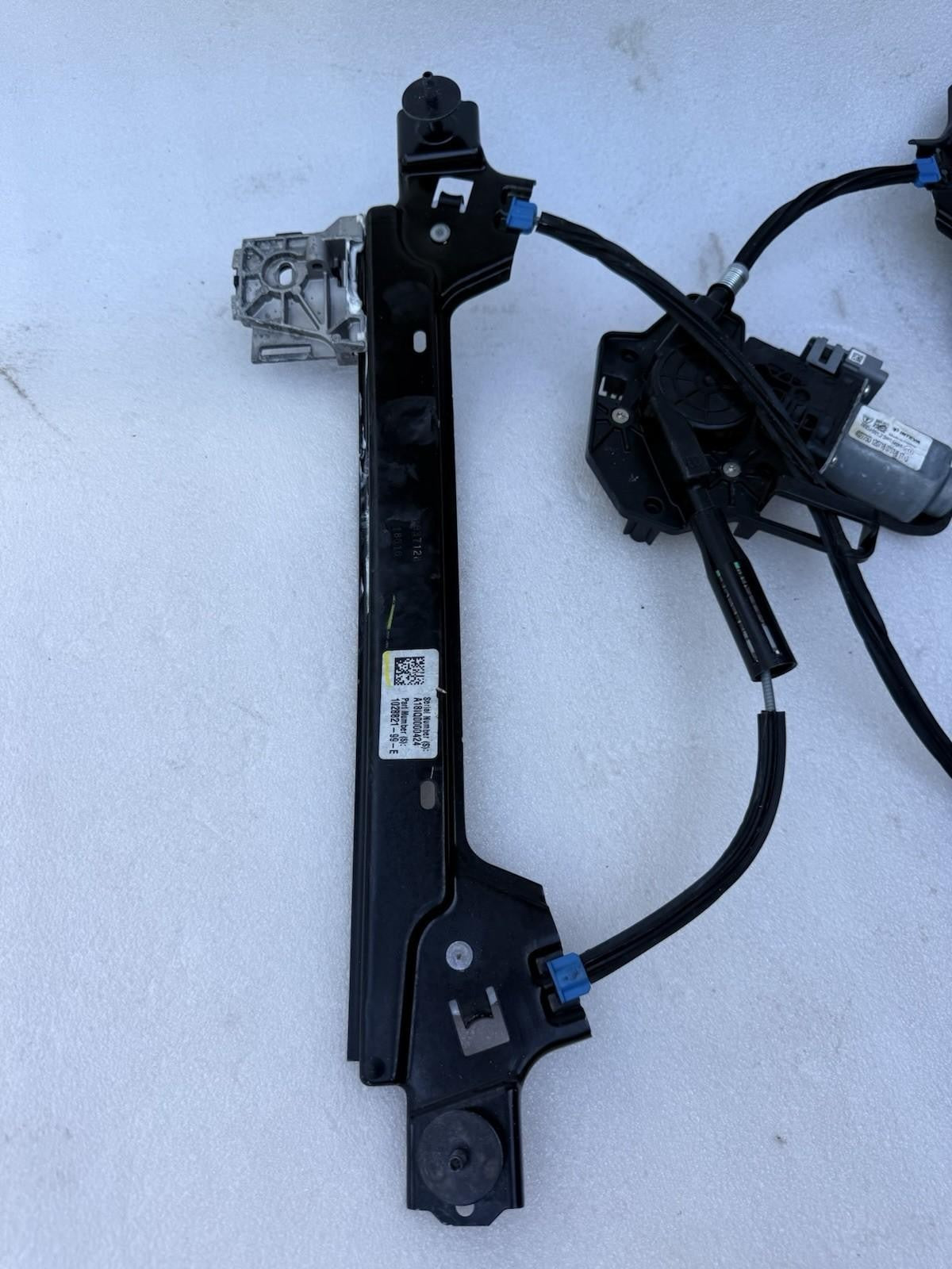 ♦️16-20 TESLA MODEL X REAR RIGHT SIDE DOOR WINDOW REGULATOR MOTOR OEM,102882199E