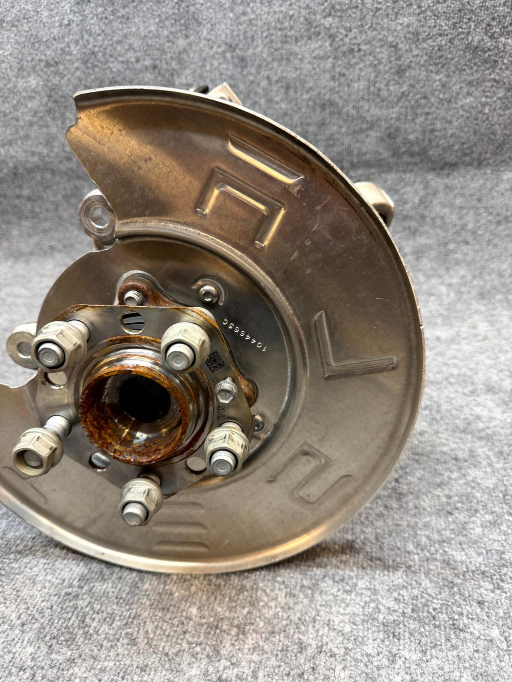 2020-2024 TESLA MODEL Y REAR LEFT SPINDLE KNUCKLE HUB & SHIELD OEM, 1188411-00-G