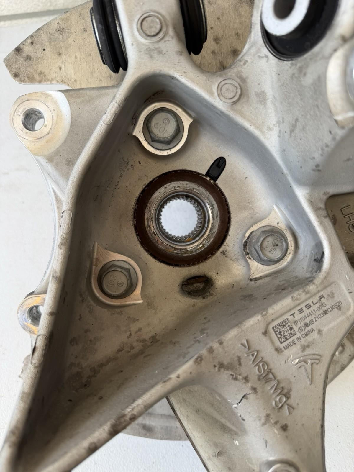 ♦️17-23 TESLA MODEL 3 REAR LEFT DRIVER SIDE SPINDLE KNUCKLE HUB OEM, 104441100G