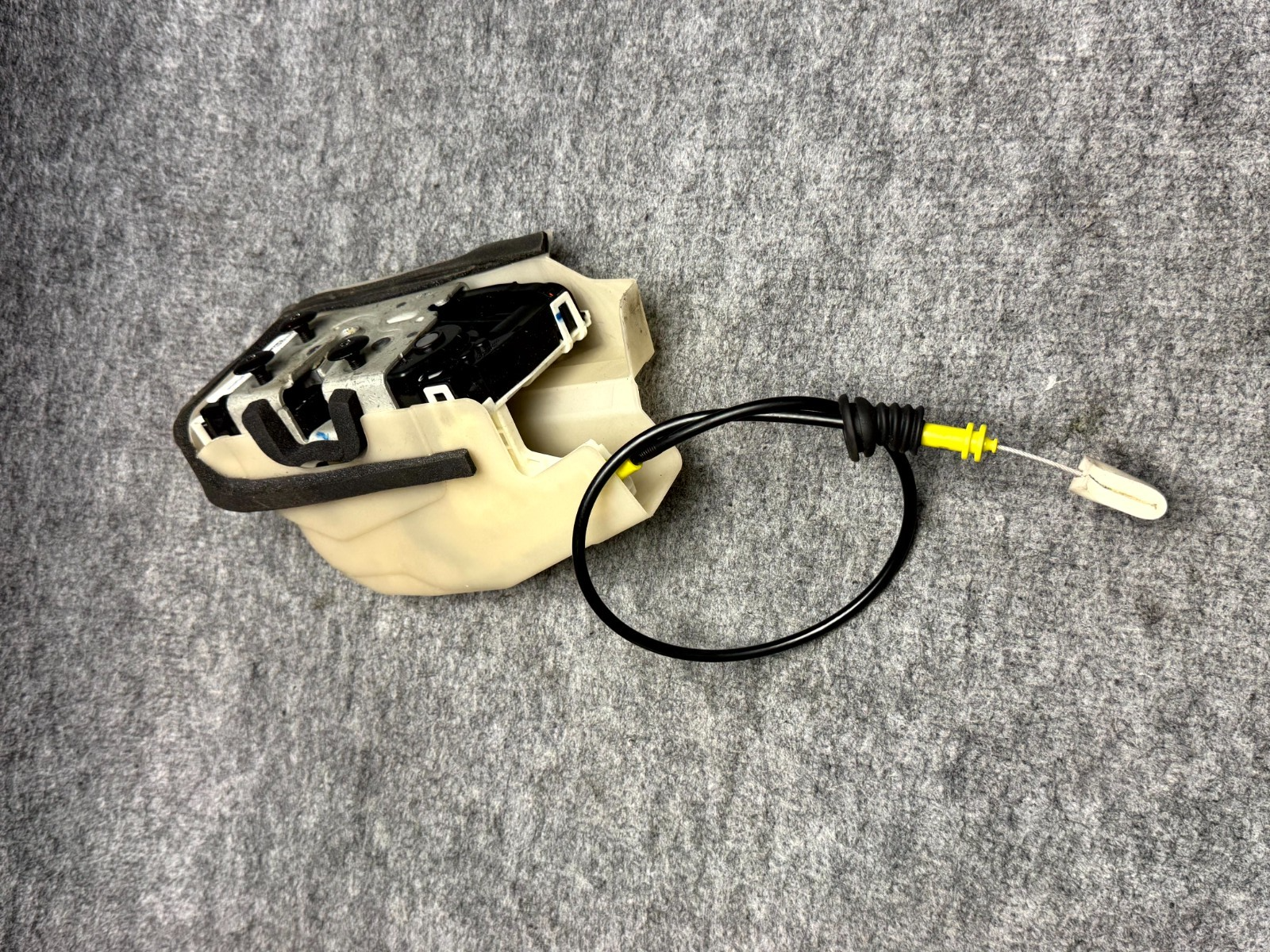 ♦️17-23 TESLA MODEL 3 REAR RIGHT PASS SIDE DOOR LOCK ACTUATOR OEM, 1068969-00-L