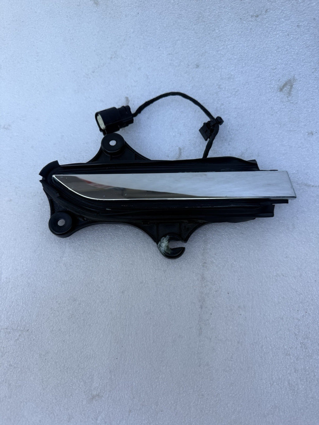 ♦️2016-2020 TESLA MODEL X REAR RIGHT PASSENGER SIDE DOOR HANDLE OEM, 104515899C
