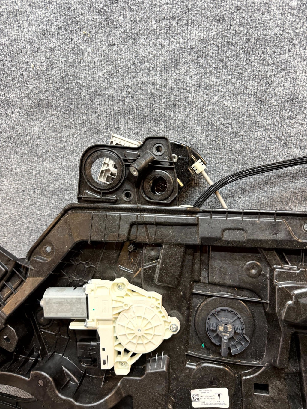 2020-2024 TESLA MODEL Y FRONT RIGHT DOOR WINDOW REGULATOR & MOTOR OEM,149550900J