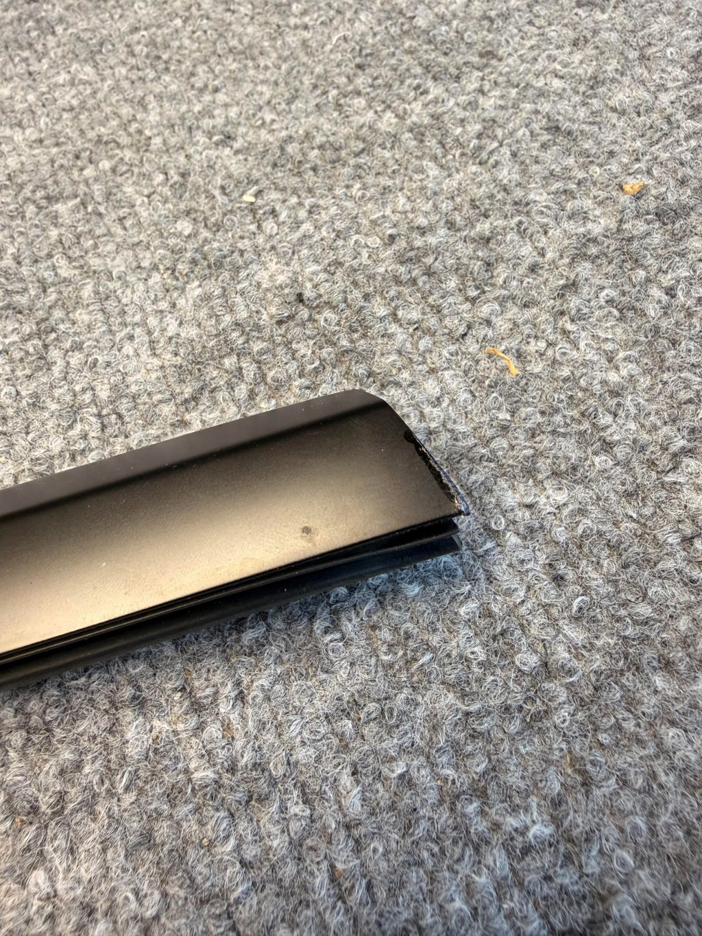 2020-2024 Tesla Model Y Front Right Door Window Belt Molding 1621165-00-B