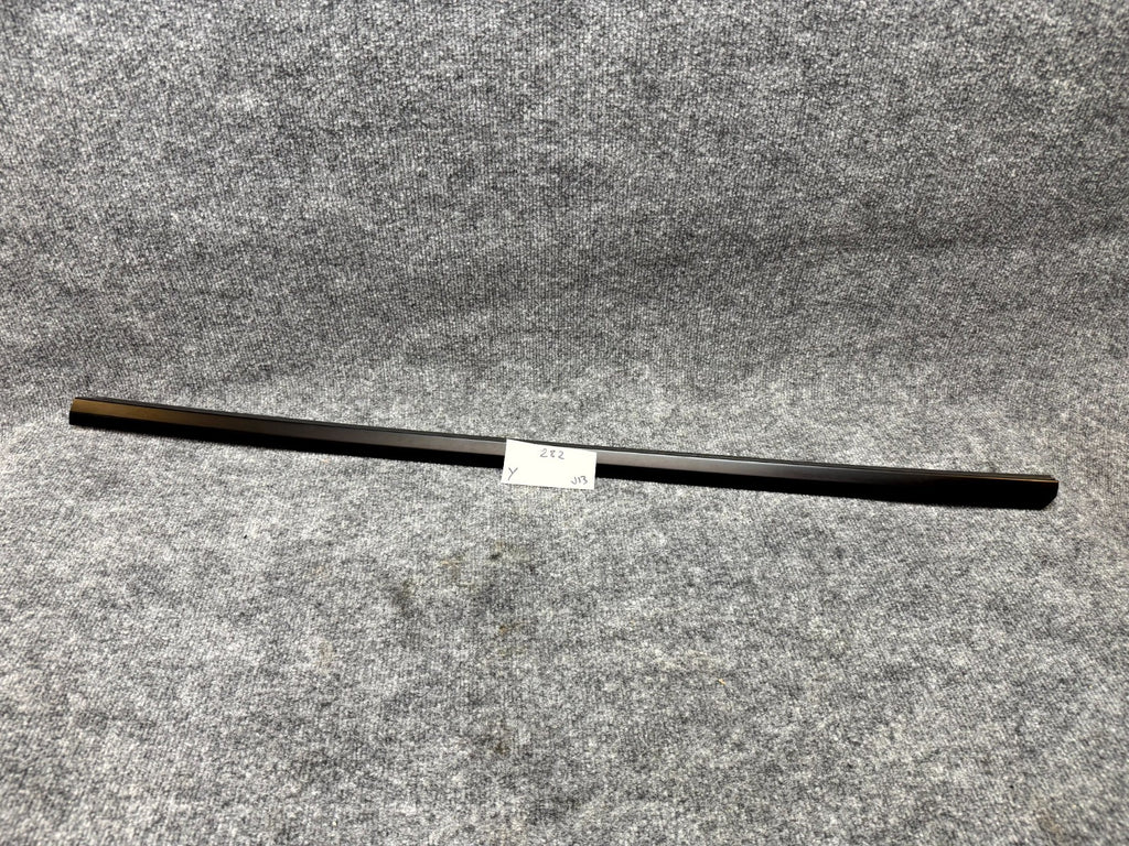 20-24 TESLA MODEL Y FRONT RIGHT/LEFT DOOR WINDOW BELT MOLDING OEM, 1495722-00-B