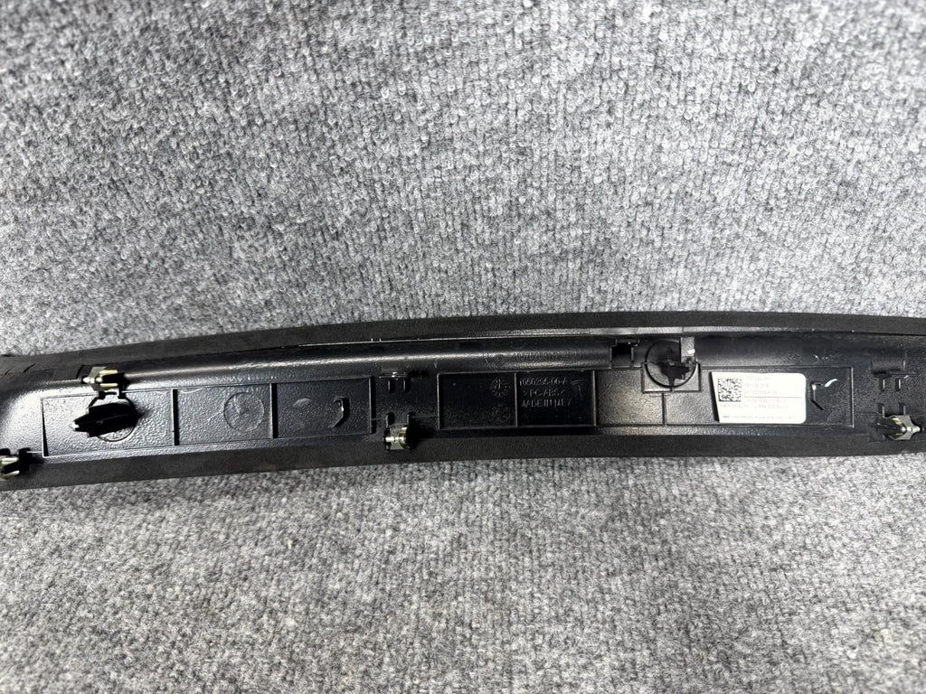 2016-2020 Tesla Model X Front Right Sun Visor Bezel Trim Cover OEM, 1050295-00-A