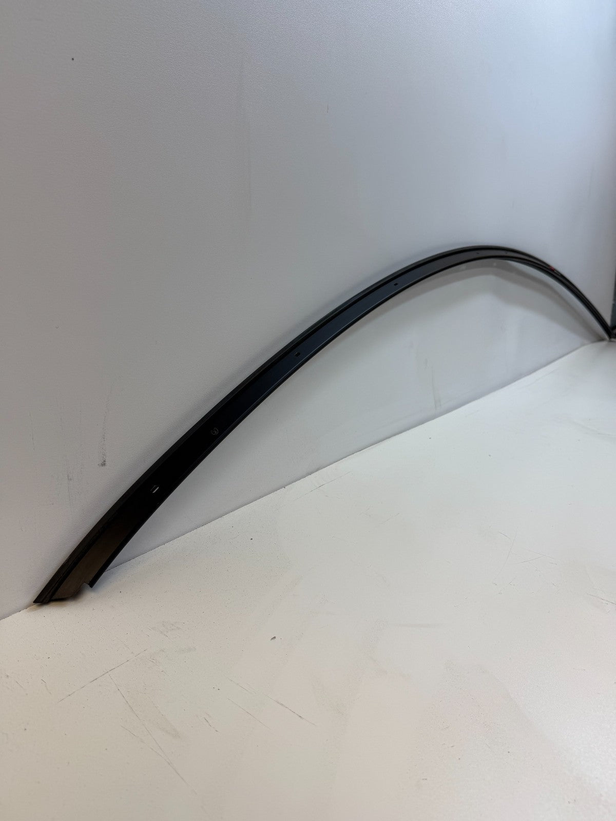 2020 - 2024 TESLA MODEL Y ROOF RIGHT PASSENGER SIDE MOLDING COVER 1495731-00-A