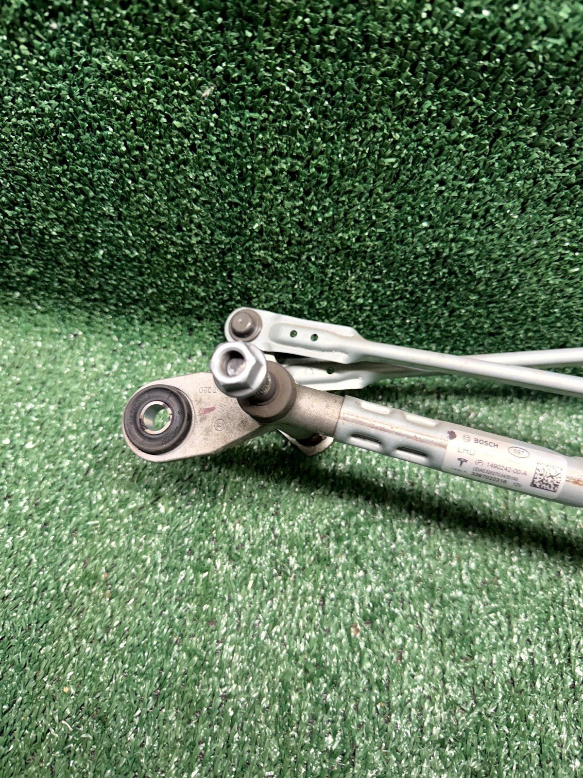 ♦️2020–2024 TESLA MODEL Y FRONT WINDSHIELD WIPER LINKAGE MOTOR OEM, 1490242-00-A