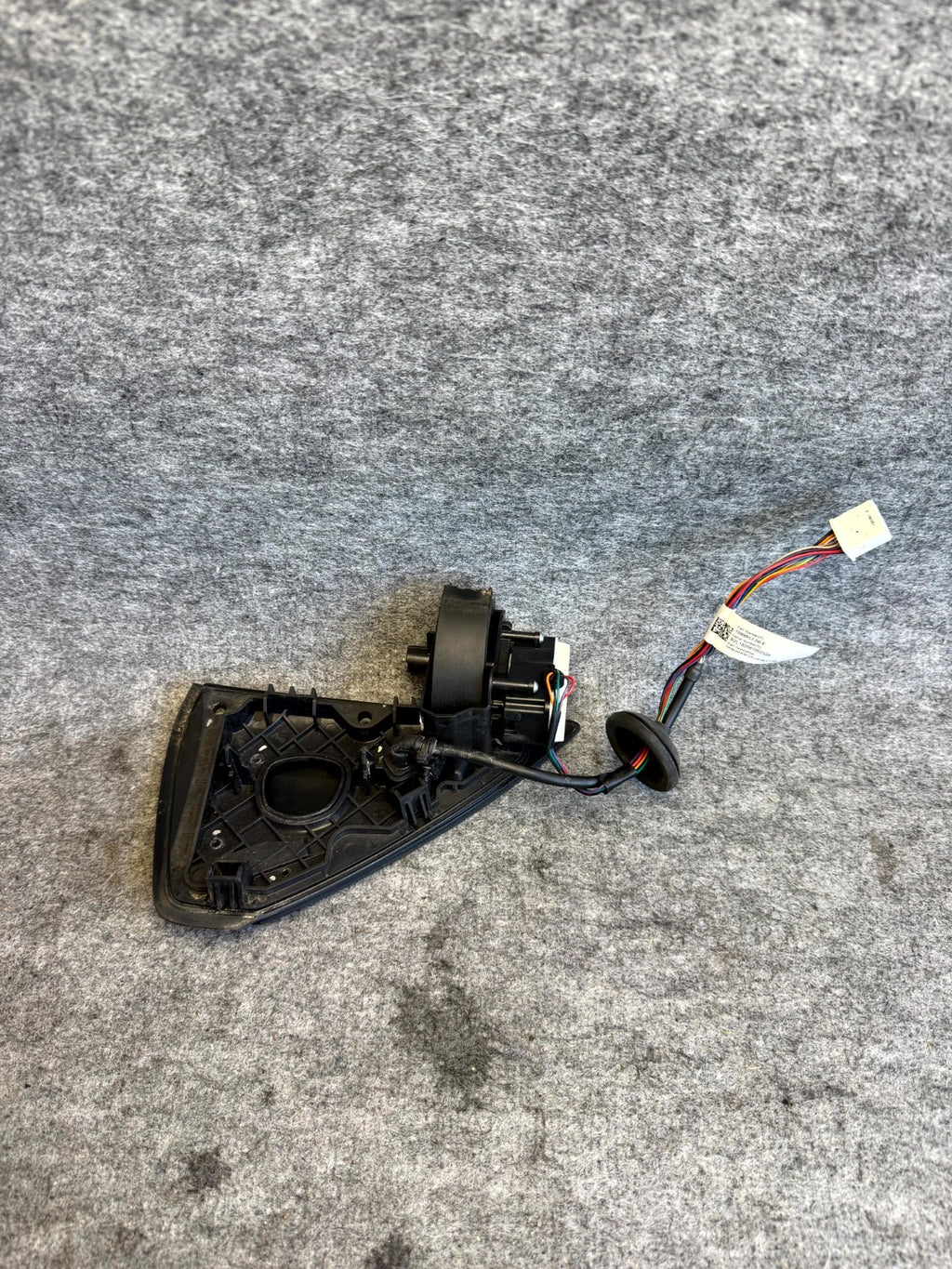 ♦️17–23 TESLA MODEL 3 REAR LEFT CHARGE CHARGING PORT REFLECTOR OEM, 1099953-00-E