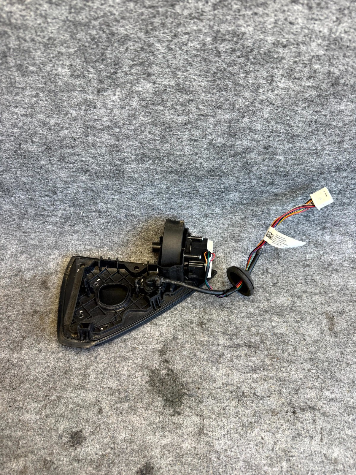 ♦️17–23 TESLA MODEL 3 REAR LEFT CHARGE CHARGING PORT REFLECTOR OEM, 1099953-00-E