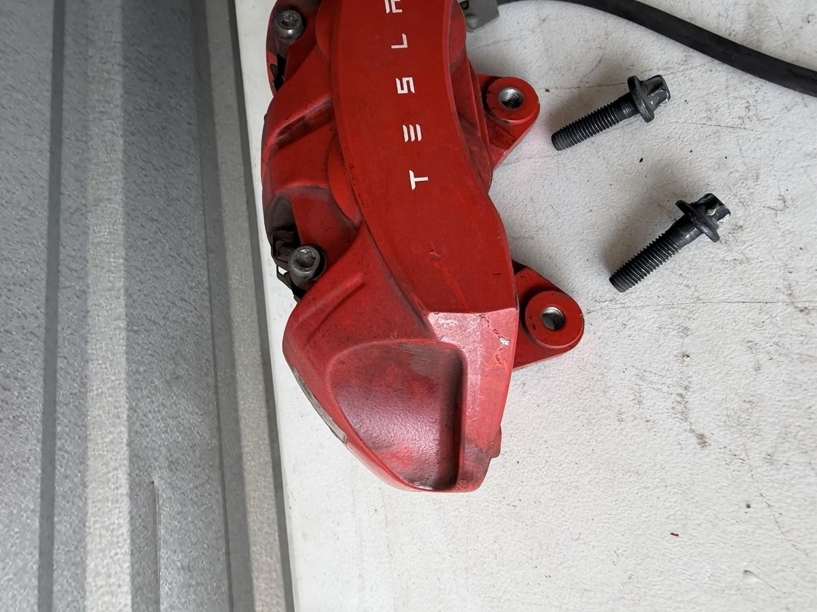 ♦️2017-2023 TESLA MODEL 3 FRONT RIGHT SIDE BRAKE CALLIPER RED OEM, 1044642-00-F