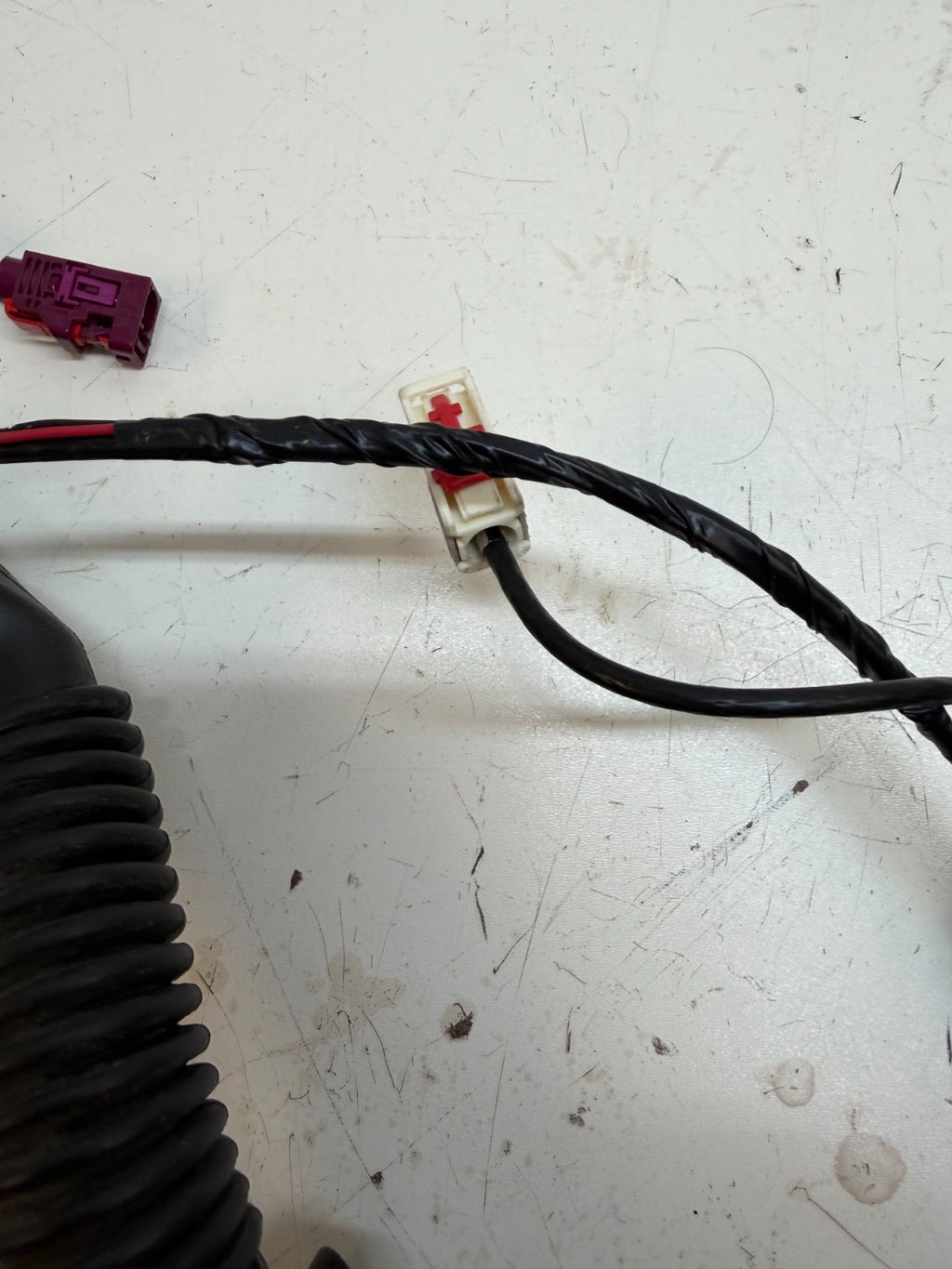 20-24 Tesla Model Y Rear Liftgate Trunk Wiring Harness & Connector 1616689-00-E