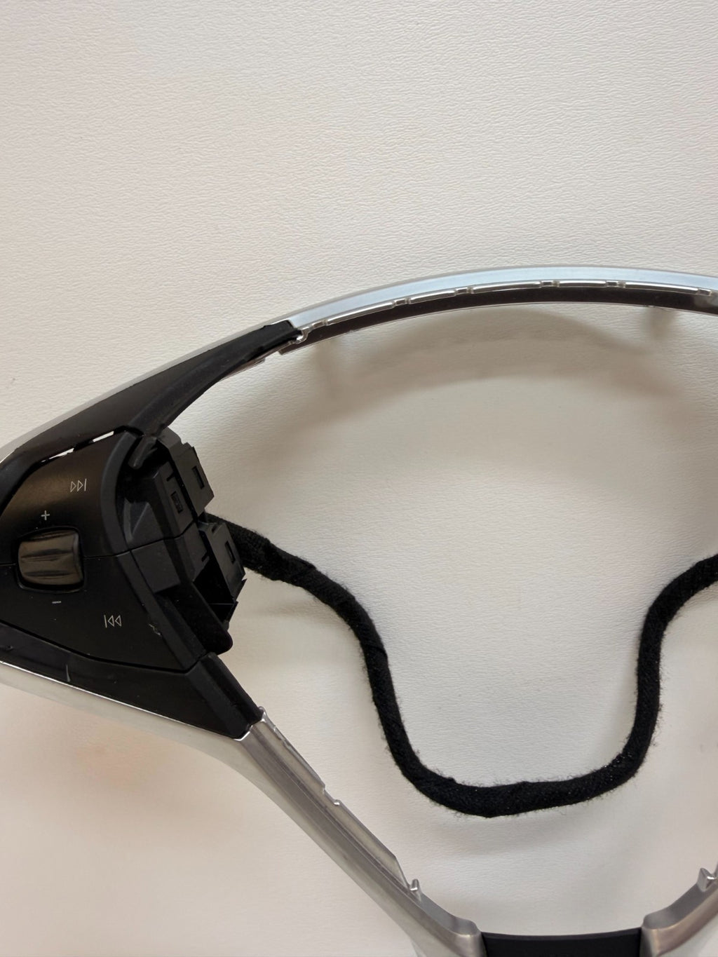 12-20 Tesla S Steering Wheel Trim Bezel Cover & Control Switch 1013242-00-E