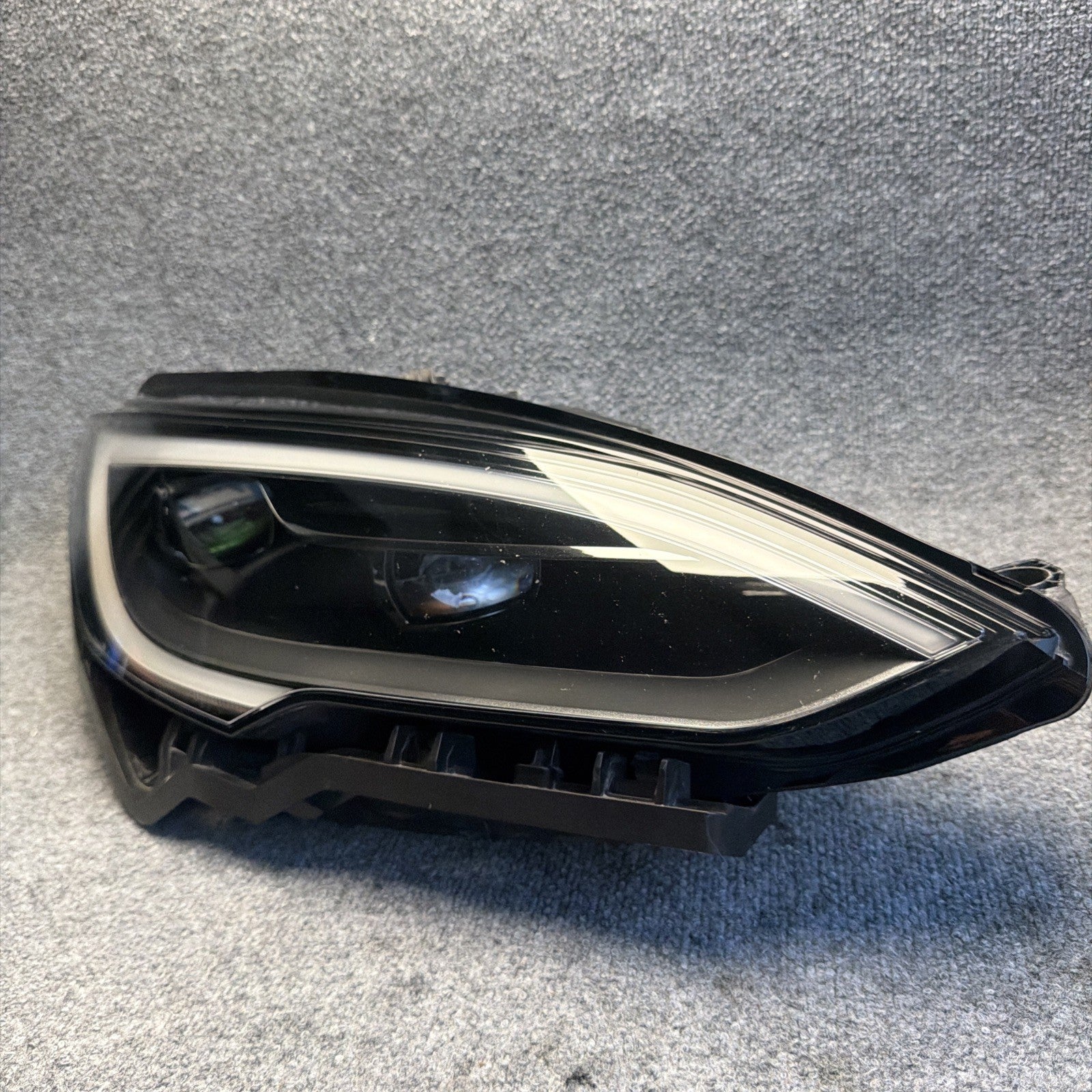 2021-2023 Tesla Model S Plaid Right Passenger Headlight OEM 1563714-95-C