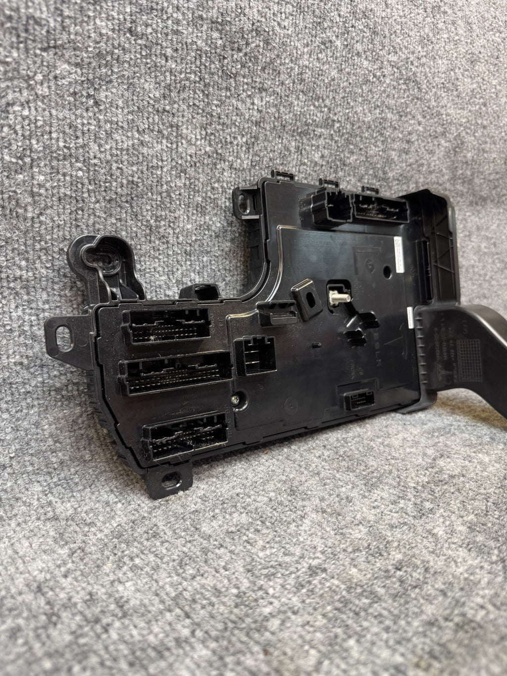 2017-2023 TESLA MODEL 3 LEFT LOW VOLTAGE CONTROLLER MODULE UNIT OEM 1078673-00-K