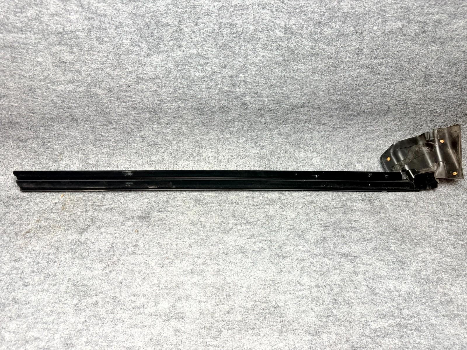 ♦️17-23 TESLA MODEL 3 FRONT LH / RH DOOR WINDOW WEATHERSTRIP SEAL OEM 109049500E