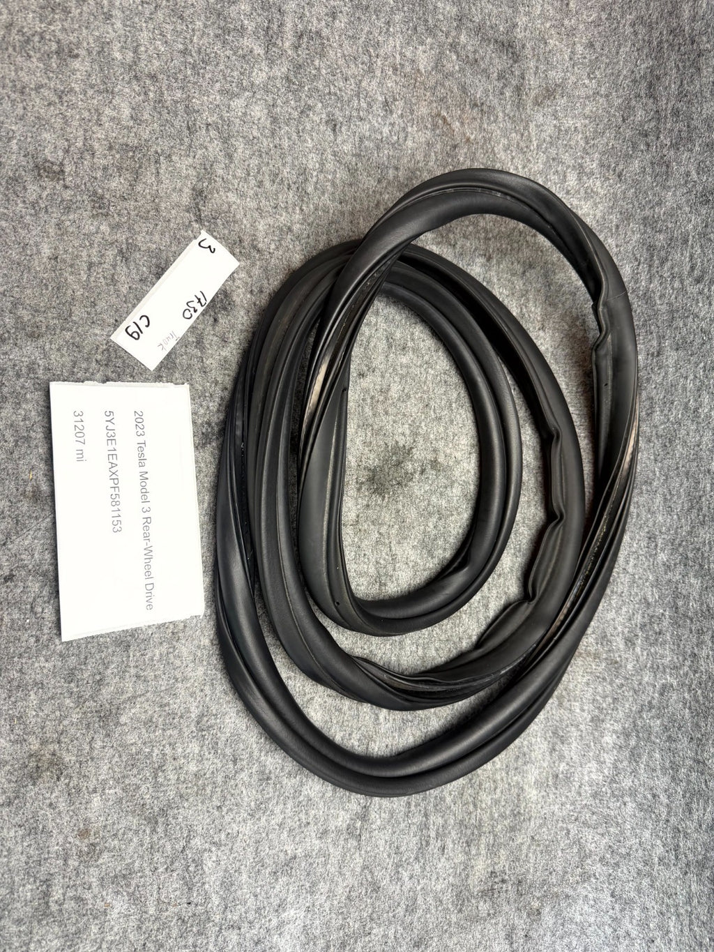 ♦️17–23 TESLA MODEL 3 REAR TRUNK COMPARTMENT WEATHERSTRIP SEAL OEM, 1090492-00-B