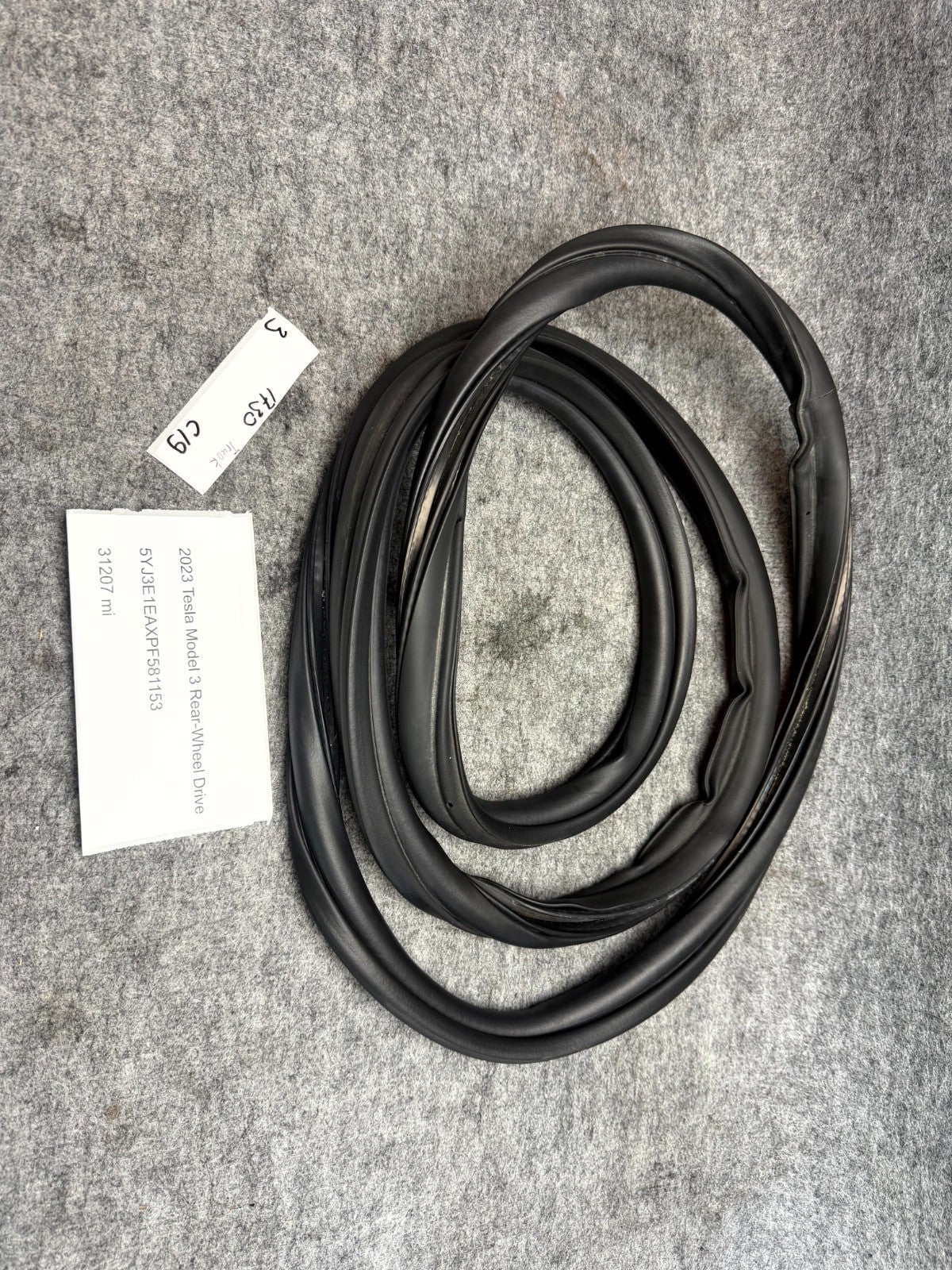 ♦️17–23 TESLA MODEL 3 REAR TRUNK COMPARTMENT WEATHERSTRIP SEAL OEM, 1090492-00-B