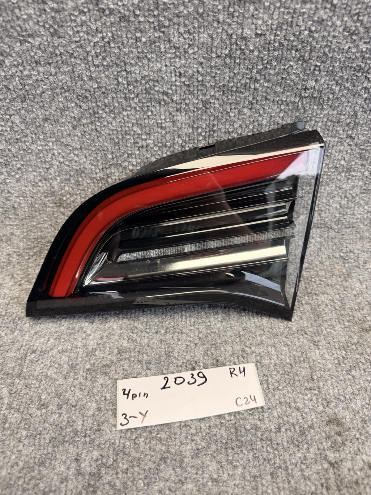 17 - 23 TESLA MODEL 3 Y REAR RIGHT  TAILLIGHT LAMP OEM, 1502089-00-B 4 Pin