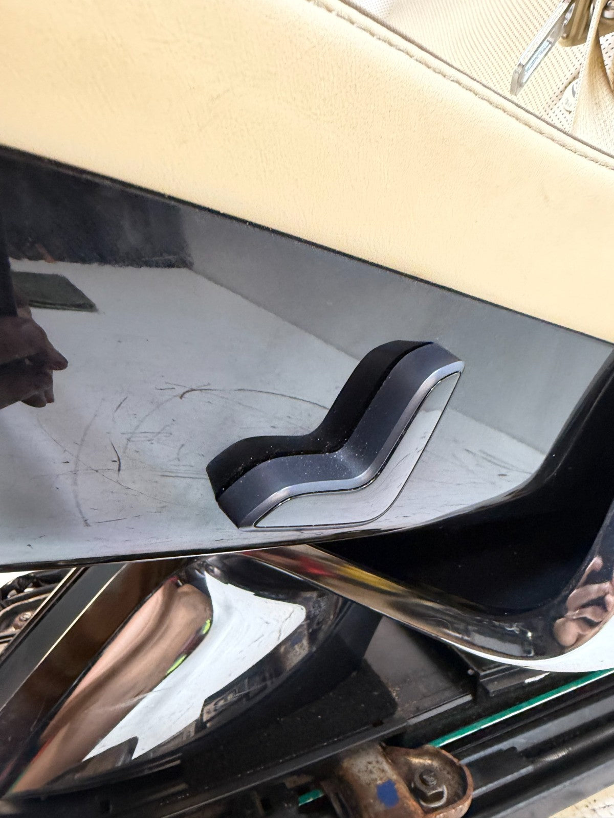 2016-20 Tesla Model X Rear Left 2nd Row Leather Complete Seat OEM 1059717-00-B