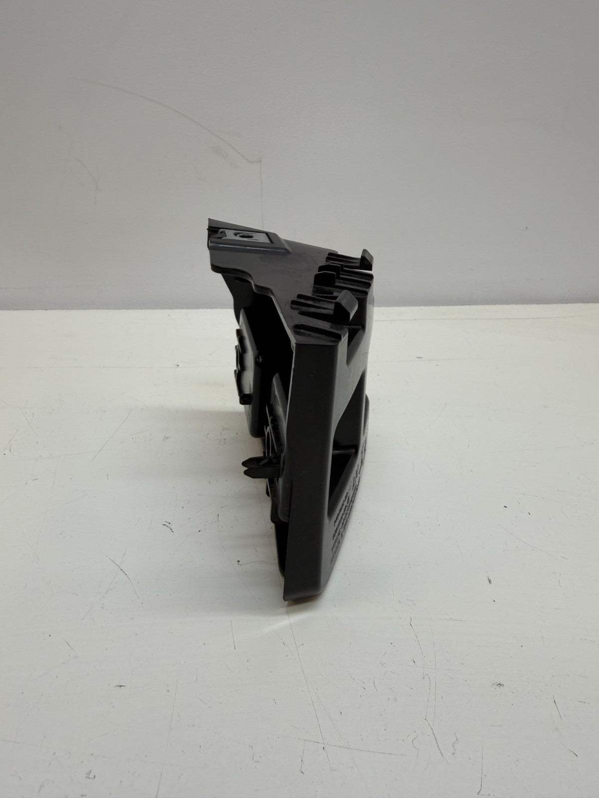 2020 - 2024 TESLA MODEL Y REAR BUMPER LEFT TAILLIGHT LAMP BRACKET 1506968-00-D