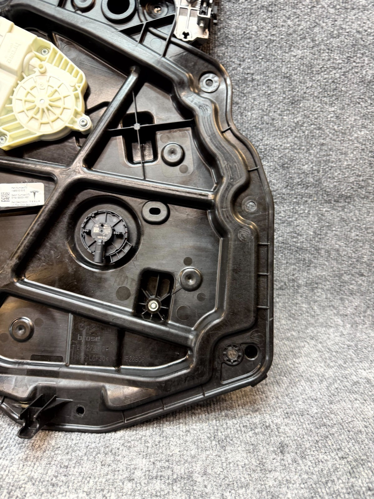 2020-2024 TESLA MODEL Y REAR LEFT SIDE DOOR WINDOW REGULATOR OEM, 1495512-00-E