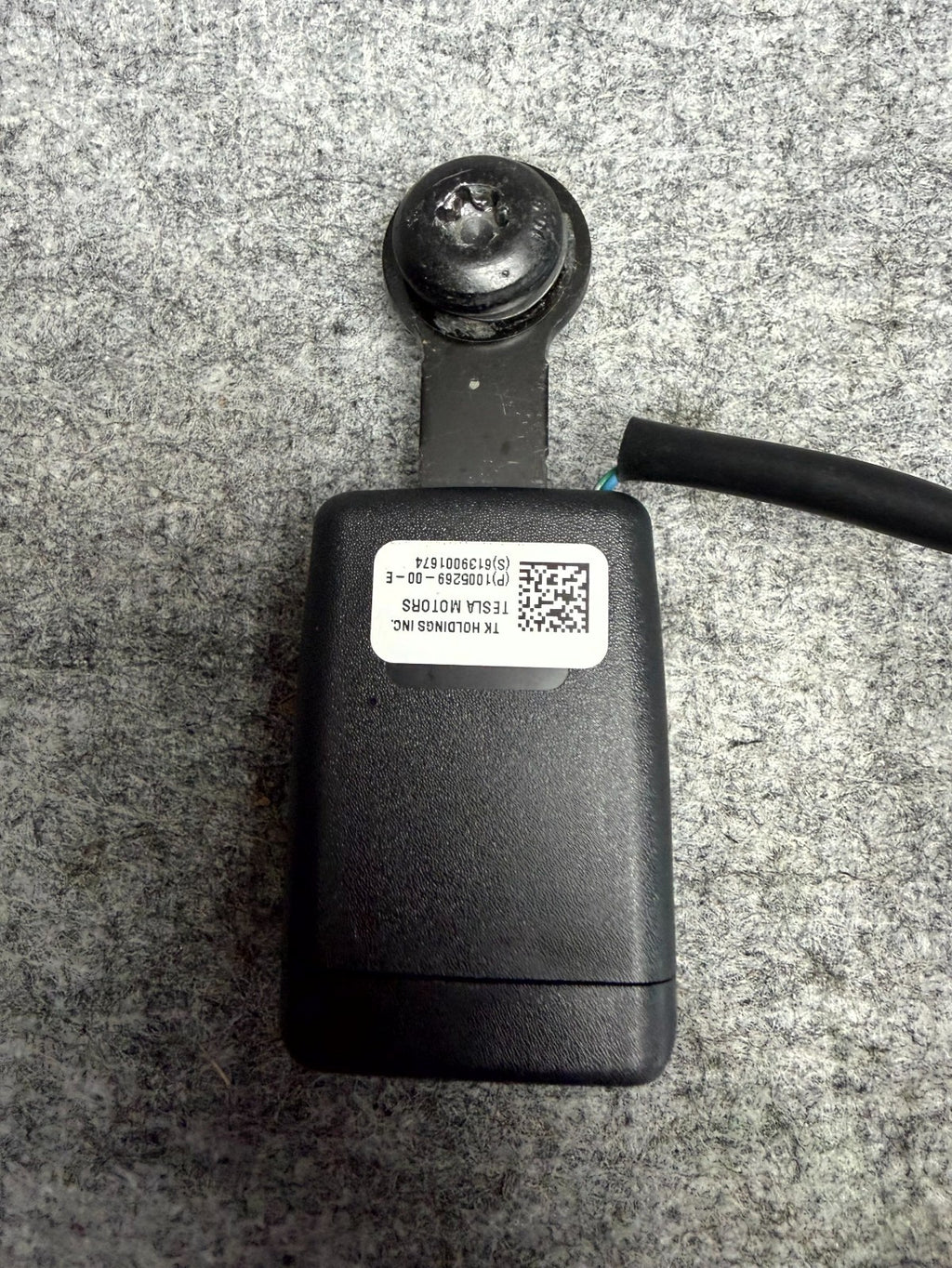 ♦️2012 - 2020 TESLA MODEL S REAR SEAT BELT BUCKLE ASSEMBLY OEM, 1005269-00-E