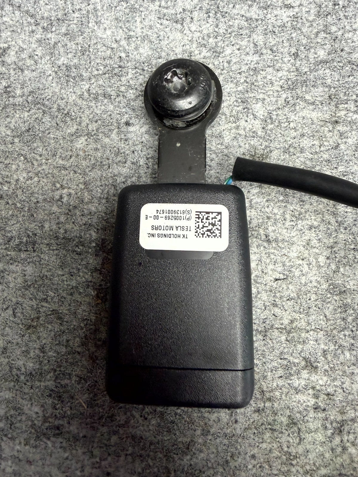♦️2012 - 2020 TESLA MODEL S REAR SEAT BELT BUCKLE ASSEMBLY OEM, 1005269-00-E