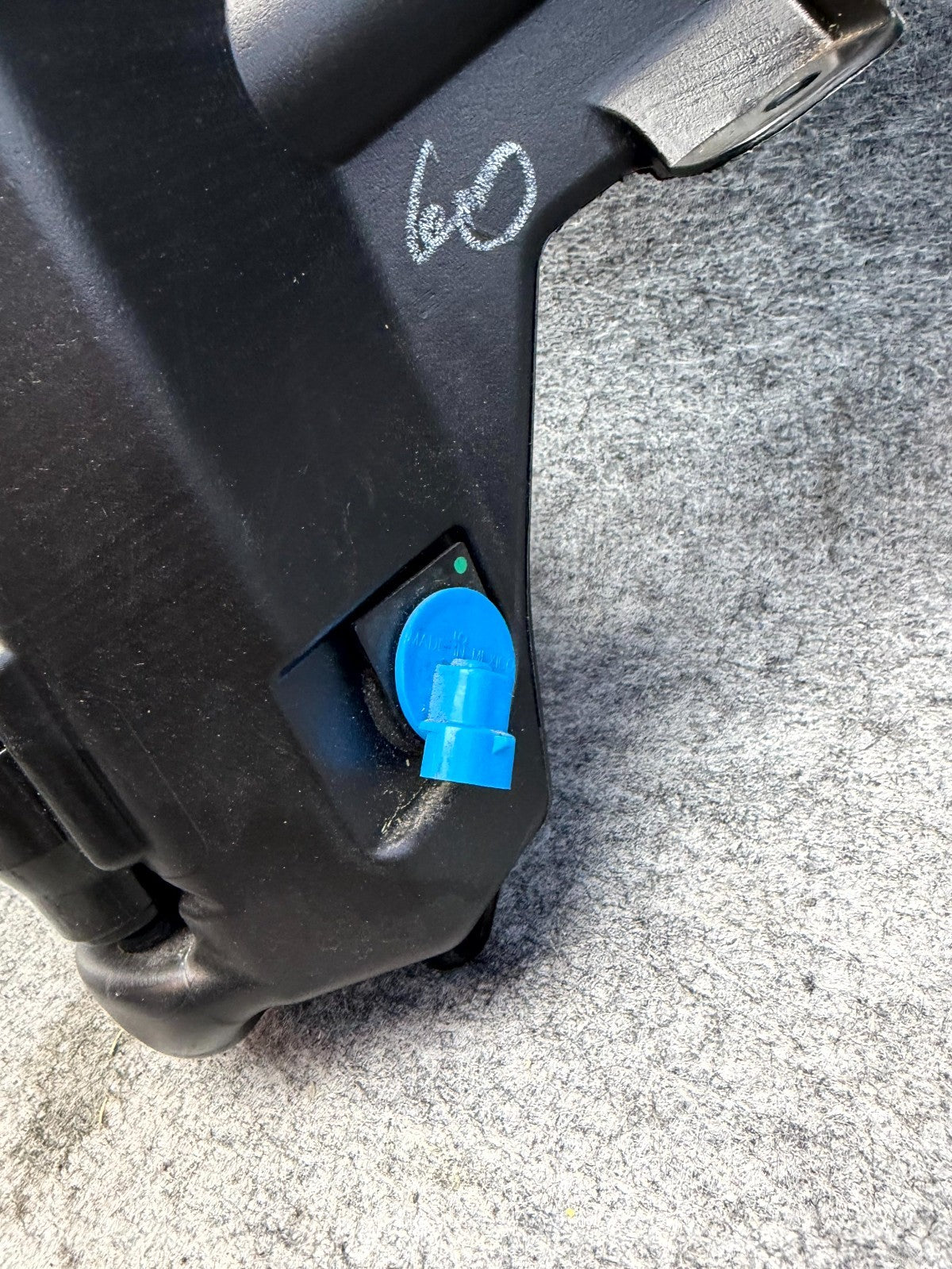 ♦️17-23 TESLA MODEL 3 WINDSHIELD WIPER WASHER FLUID RESERVOIR TANK OEM,109606200