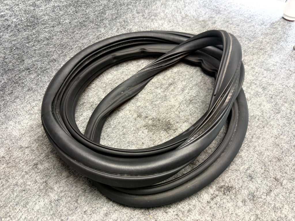 ♦️17–23 TESLA MODEL 3 REAR TRUNK COMPARTMENT WEATHERSTRIP SEAL OEM, 1090492-00-B