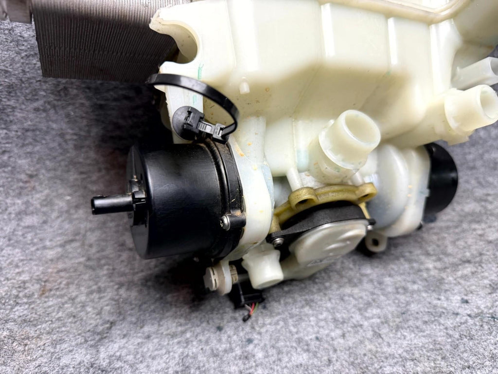♦️2017-2023 TESLA MODEL 3 COOLANT EXPANSION TANK WITH PUMP OEM 1097016-00-D