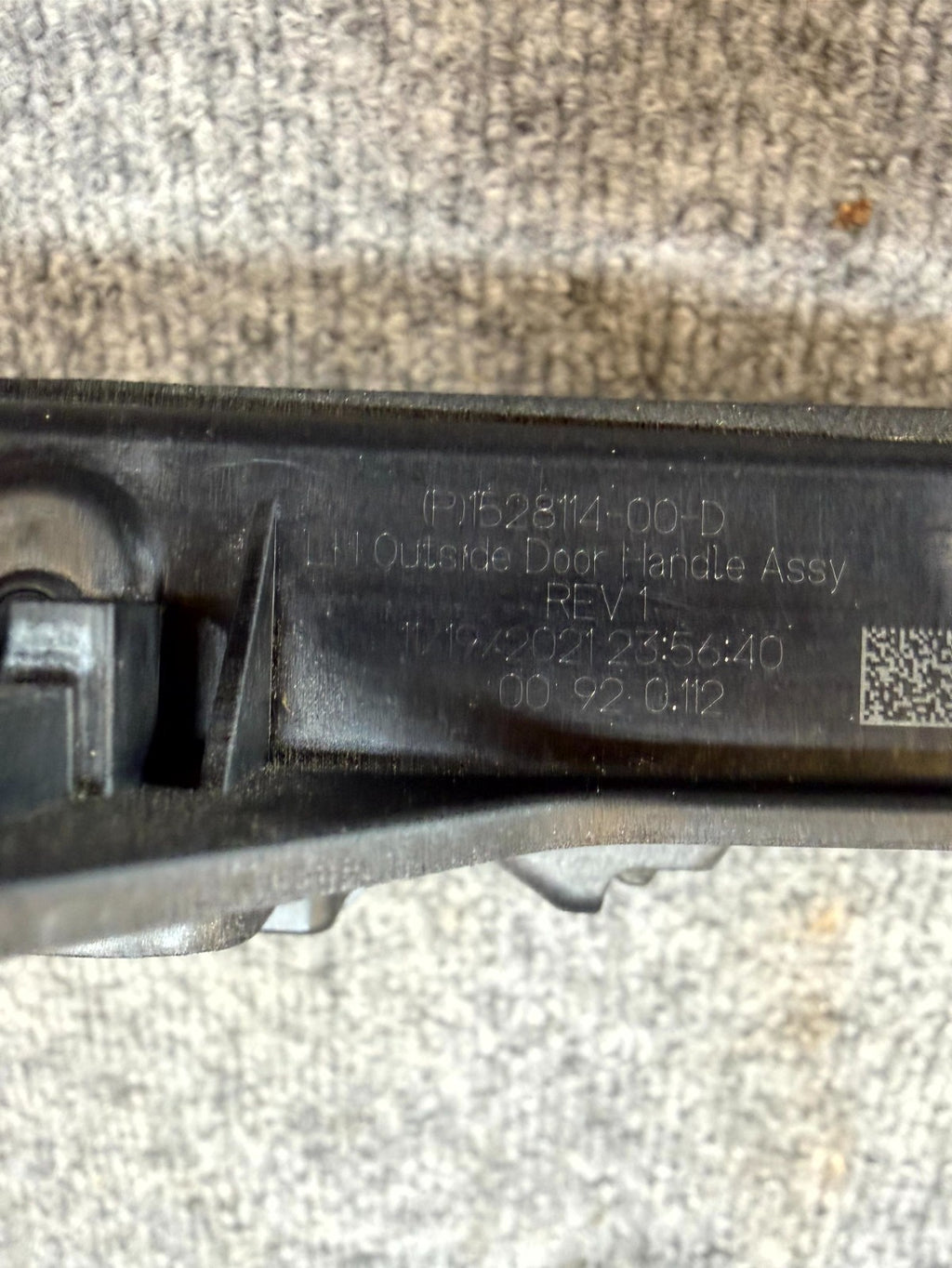 2020 - 2024 TESLA MODEL Y FRONT/REAR LEFT SIDE DOOR HANDLE OEM, 1528114-00-D
