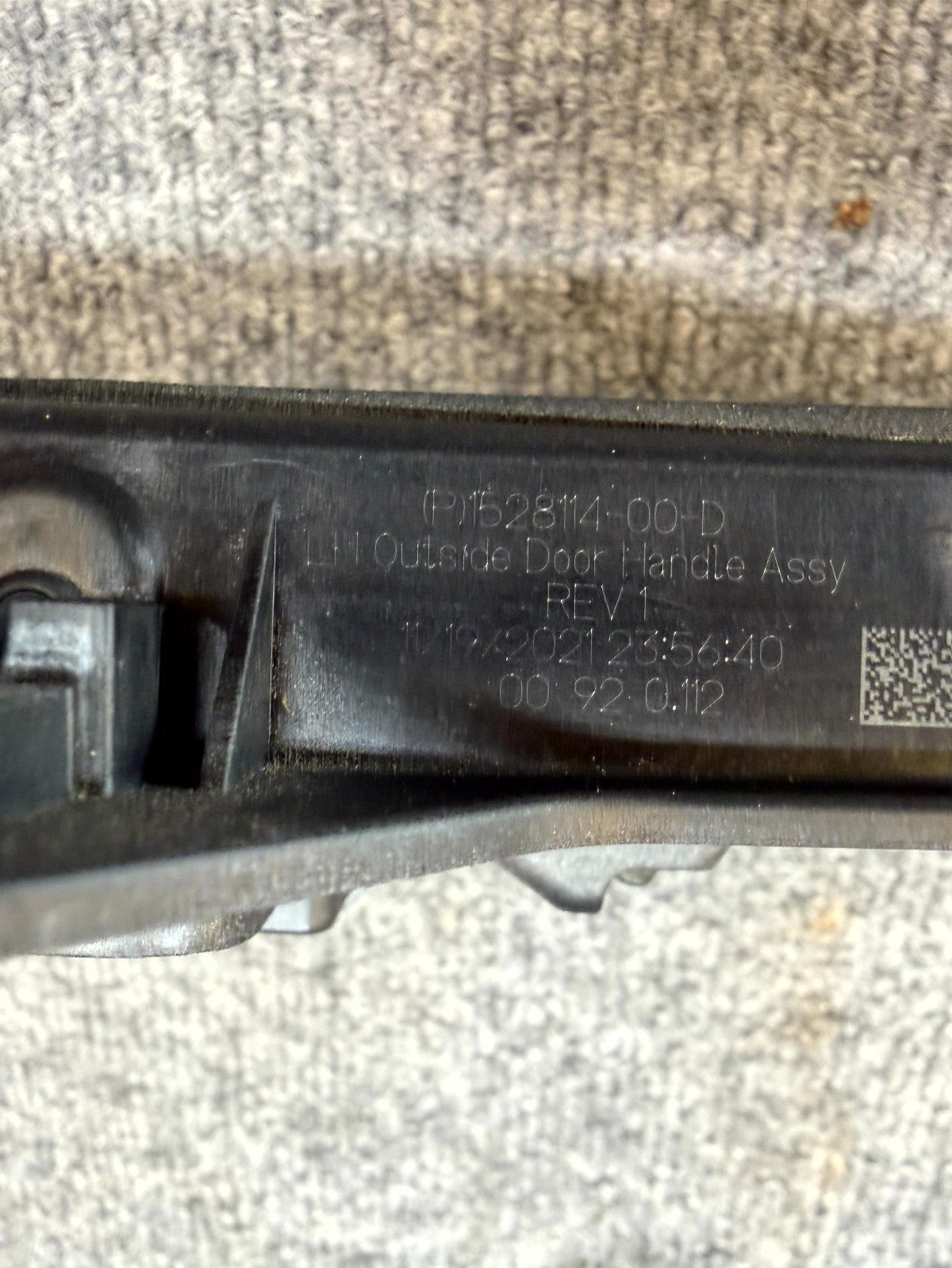 2020 - 2024 TESLA MODEL Y FRONT/REAR LEFT SIDE DOOR HANDLE OEM, 1528114-00-D