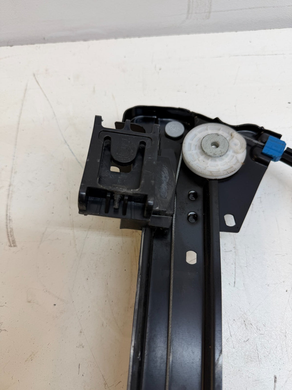12-20 Tesla Model S Front Left Side Power Window Regulator & Motor 6006551-00-G