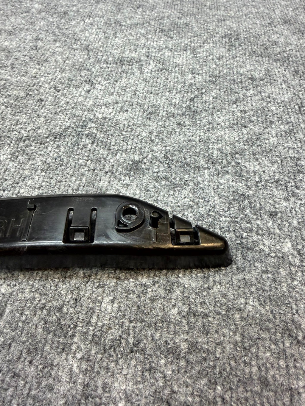 2020 - 2024 TESLA MODEL Y FRONT FENDER BUMPER BRACKET SUPPORT OEM, 1493771-00-B