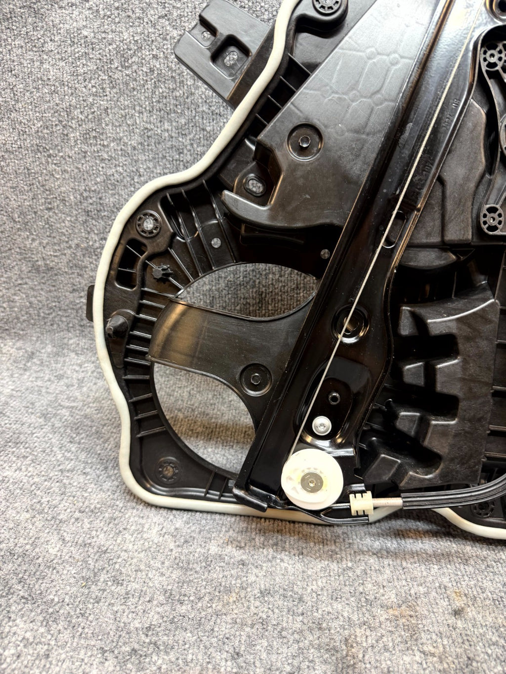 2020-2024 TESLA MODEL Y FRONT LEFT DOOR WINDOW REGULATOR & MOTOR OEM, 149551000J