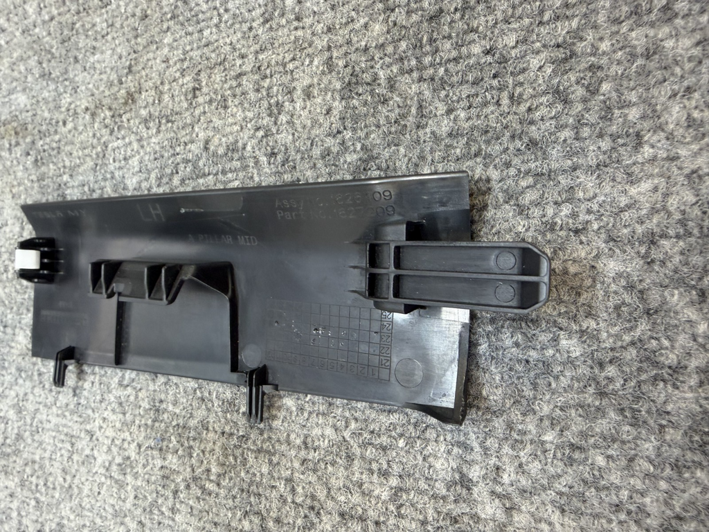 2017-2024 TESLA MODEL Y/3 LEFT SIDE A PILLAR TRIM COVER PANEL BEZEL OEM, 1627209