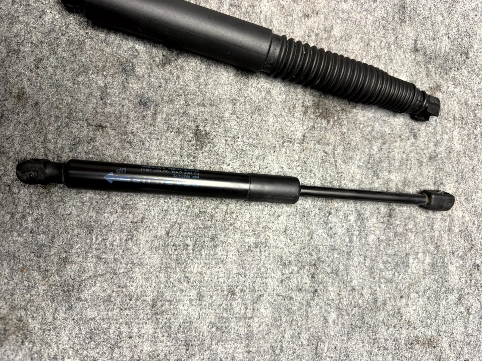 ♦️2017-2023 TESLA MODEL 3 REAR TAILGATE POWER HATCH LIFT STRUT OEM, 1551488-00-C
