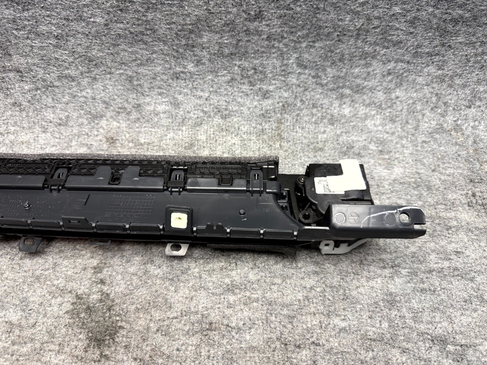 ♦️17-23 TESLA MODEL 3 DASH RIGHT SIDE HEATER AC AIR VENT DUCT OEM, 1083325-00-G