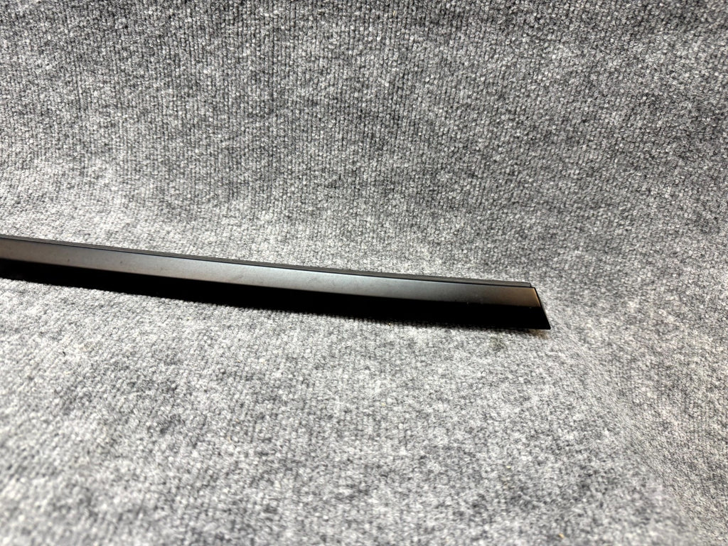 2020-2024 TESLA MODEL Y REAR LEFT SIDE DOOR WINDOW OUTER BELT SEAL OEM,149572200